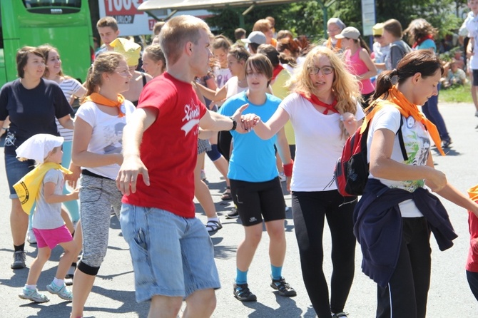 70. Pielgrzymka Rybnicka - dzień drugi - w tańcu