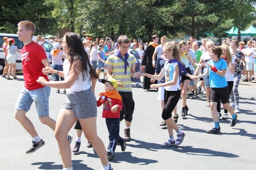 70. Pielgrzymka Rybnicka - dzień drugi - w tańcu