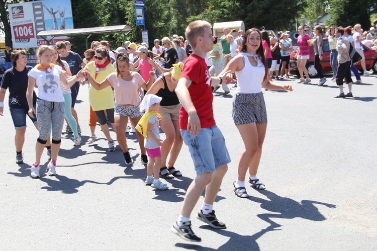 70. Pielgrzymka Rybnicka - dzień drugi - w tańcu