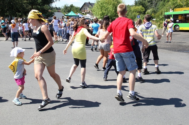 70. Pielgrzymka Rybnicka - dzień drugi - w tańcu