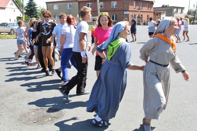 70. Pielgrzymka Rybnicka - dzień drugi - w tańcu