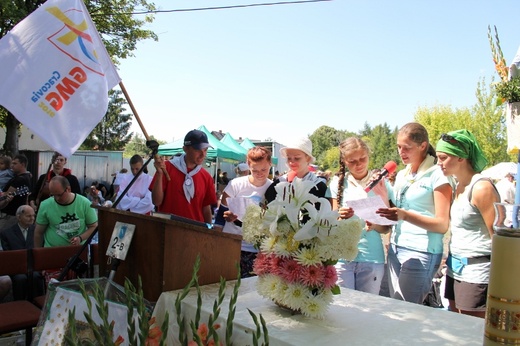 70. Pielgrzymka Rybnicka - dzień drugi - Msza św. w Górnikach