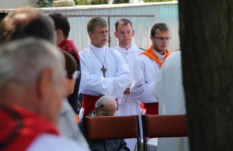 70. Pielgrzymka Rybnicka - dzień drugi - Msza św. w Górnikach