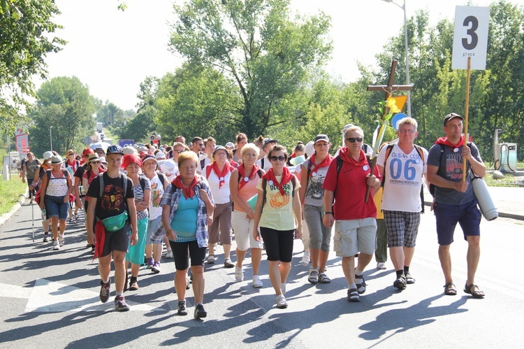 70. Pielgrzymka Rybnicka - dzień drugi - w drodze