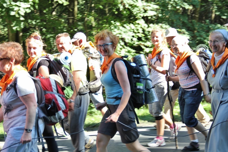 70. Pielgrzymka Rybnicka - dzień drugi - w drodze