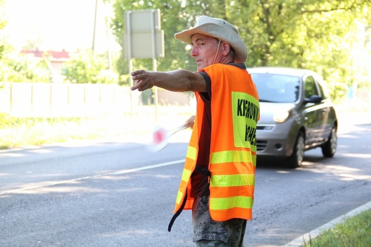 70. Pielgrzymka Rybnicka - dzień drugi - w drodze