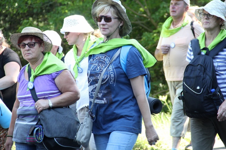 70. Pielgrzymka Rybnicka - dzień drugi - w drodze