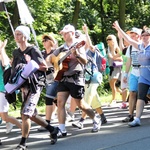 70. Pielgrzymka Rybnicka - dzień drugi - w drodze