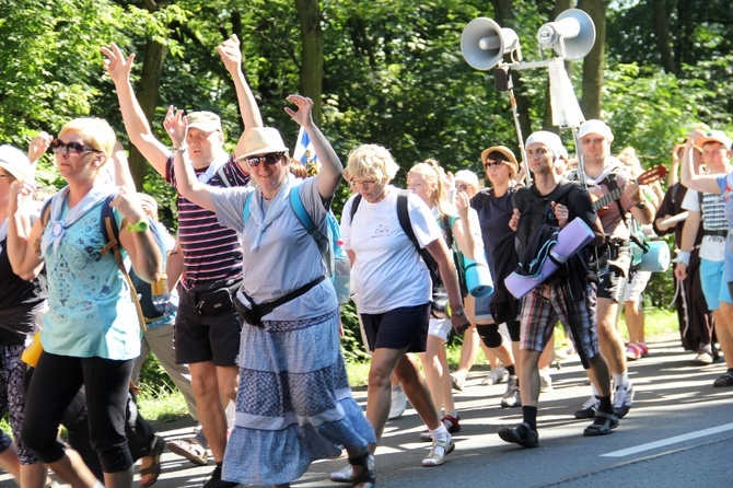 70. Pielgrzymka Rybnicka - dzień drugi - w drodze