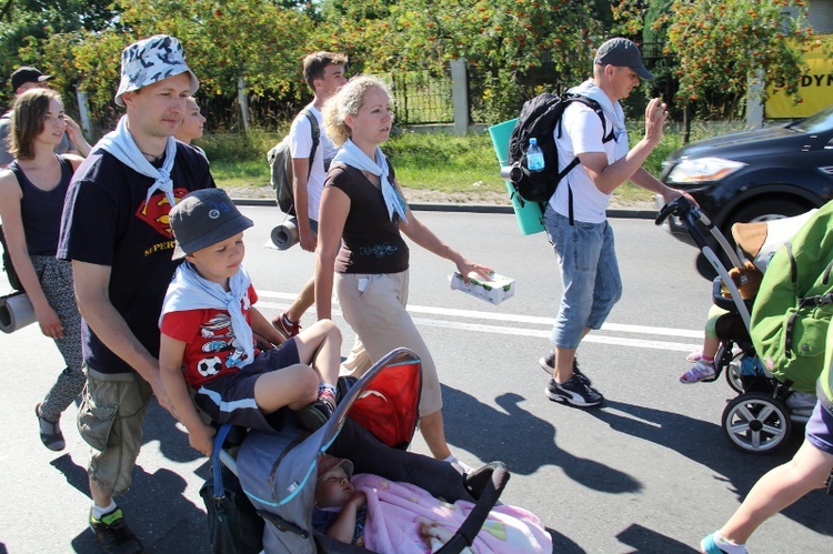 70. Pielgrzymka Rybnicka - dzień drugi - w drodze