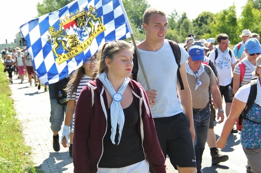 70. Pielgrzymka Rybnicka - dzień drugi - w drodze