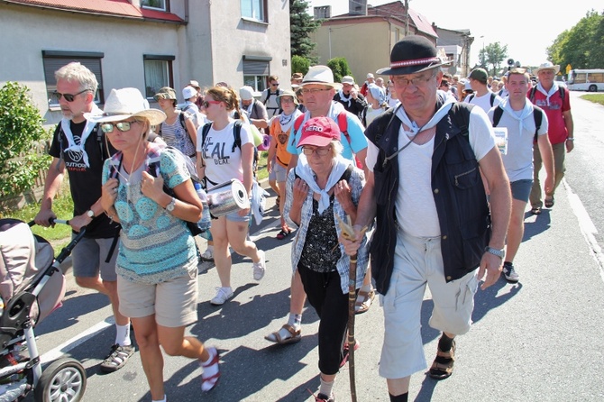 70. Pielgrzymka Rybnicka - dzień drugi - w drodze