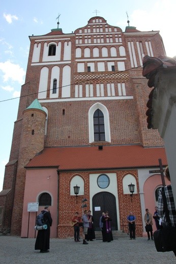 Czternastka wyruszyła