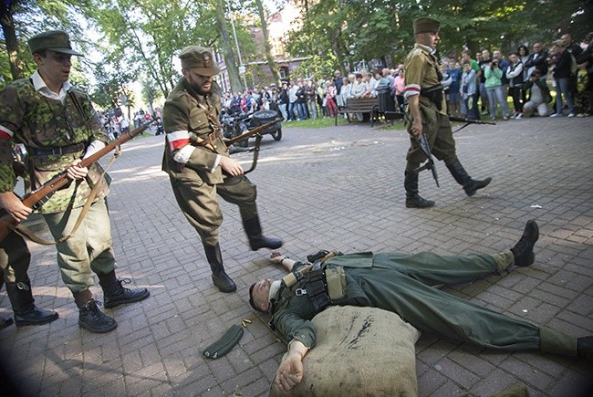 Na pomoc powstańczej Warszawie