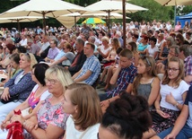Publiczność licznie zgromadziła się przy muszli koncertowej w sannickim parku