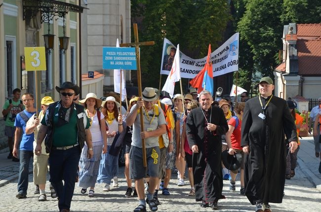 Pielgrzymów poprowadził bp K. Nitkiewicz