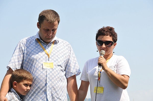 Ania i Krzysztof dają świadectwo w czasie rekolekcji w Kopiej Górce
