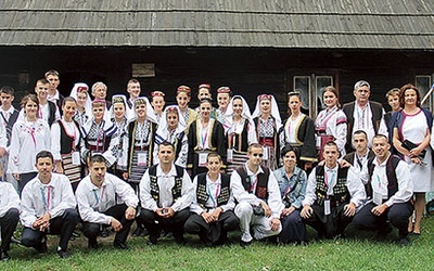 Wielopokoleniowych składów zespołów nie sposób było nie zauważyć. Na zdjęciu  zespół Piskavica z Bośni  i Hercegowiny 
