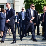 Przed Pałacem Prezydenckim
