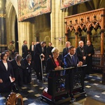 Prezydent Andrzej Duda w katedrze i kryptach na Wawelu
