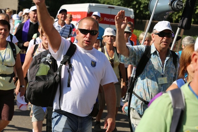 14. Pielgrzymka Dekanatu Czechowickiego w drodze na Jasną Górę