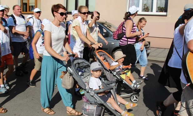 Tradycyjnie w tej grupie pielgrzymuje sporo rodzin, także z małymi dziećmi