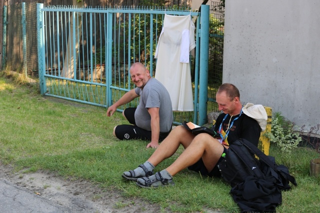 Pielgrzymi bielsko-żywieccy nie poddają się słońcu...