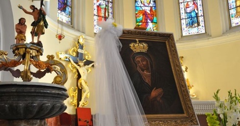 Madonna bliska cierpiącemu sercu