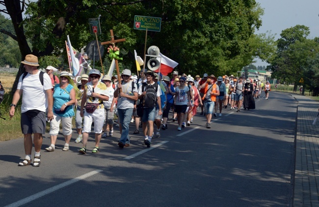 Opoczyńska kolumna pieszej pielgrzymki diecezji radomskiej