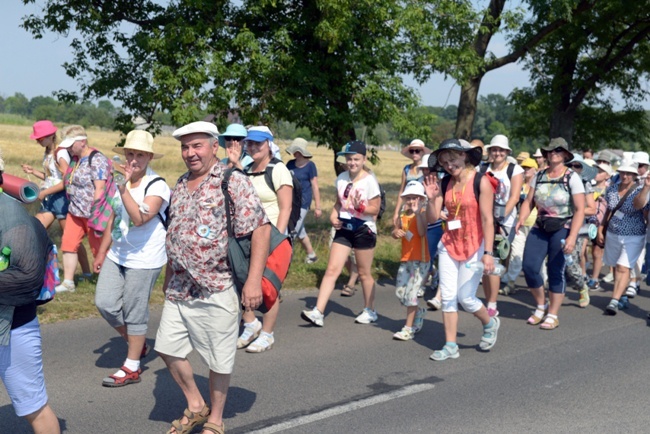 Opoczyńska kolumna pieszej pielgrzymki diecezji radomskiej