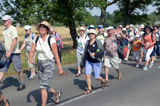 Opoczyńska kolumna pieszej pielgrzymki diecezji radomskiej