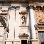 Uszkodzona figura św. Ignacego Loyoli