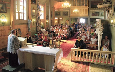  W odwiedzanych kościołach pielgrzymów witali proboszczowie parafii