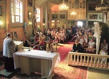  W odwiedzanych kościołach pielgrzymów witali proboszczowie parafii