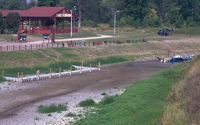  Port rzeczny w Ścinawie zupełnie wysechł. Stan Odry wynosił 65 cm i stale się obniżał