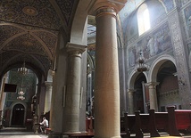 Zdaniem Jana Długosza  płocką katedrę zbudował Mieszko I. Na zdjęciu współczesne wnętrze bazyliki katedralnej