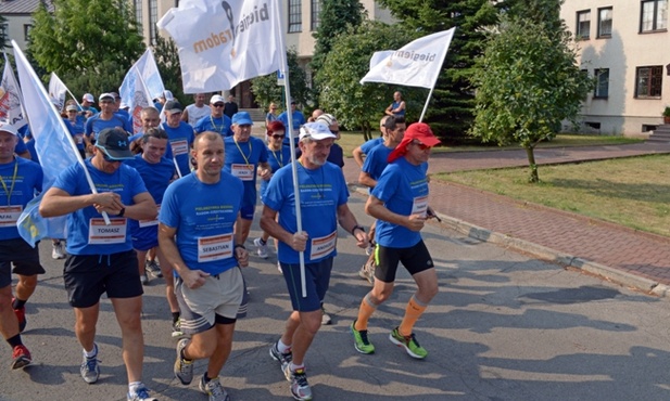 Kolejny raz miłośnicy maratonów pobiegli z Radomia na Jasną Górę