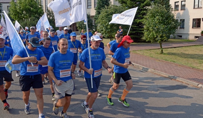 Kolejny raz miłośnicy maratonów pobiegli z Radomia na Jasną Górę