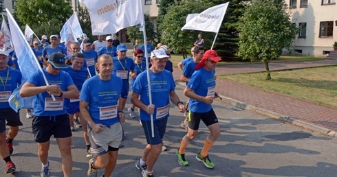 Kolejny raz miłośnicy maratonów pobiegli z Radomia na Jasną Górę