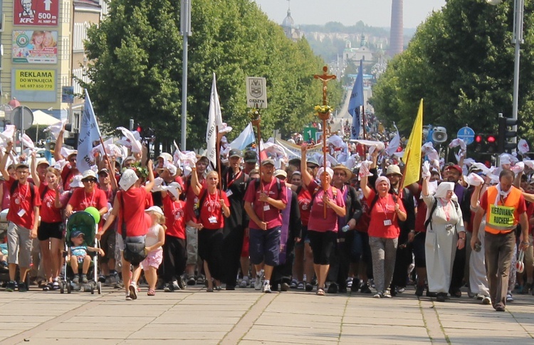 Ostatnie metry do kaplicy Matki Bożej Jasnogórskiej