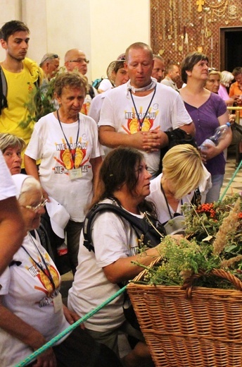 Pielgrzymi bielsko-żywieccy przed ikoną Matki Bożej Jasnogórskiej - cz. 1