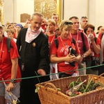 Pielgrzymi bielsko-żywieccy przed ikoną Matki Bożej Jasnogórskiej - cz. 2