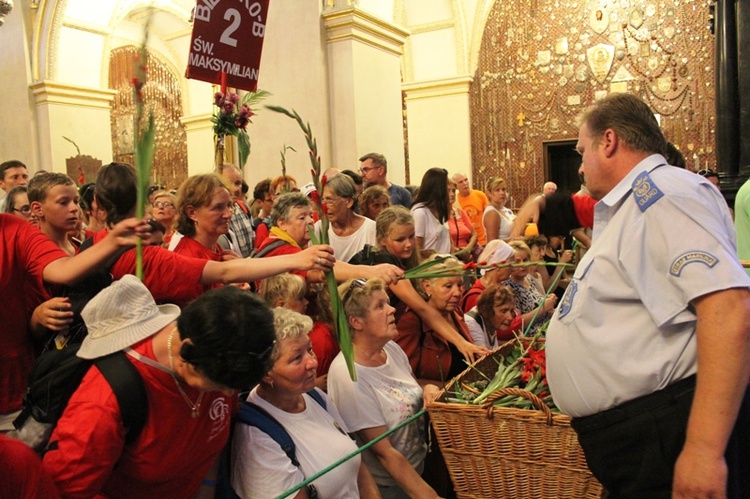 Pielgrzymi bielsko-żywieccy przed ikoną Matki Bożej Jasnogórskiej - cz. 2