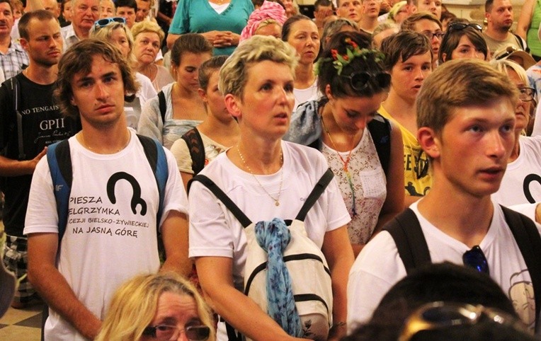 Pielgrzymi bielsko-żywieccy przed ikoną Matki Bożej Jasnogórskiej - cz. 2