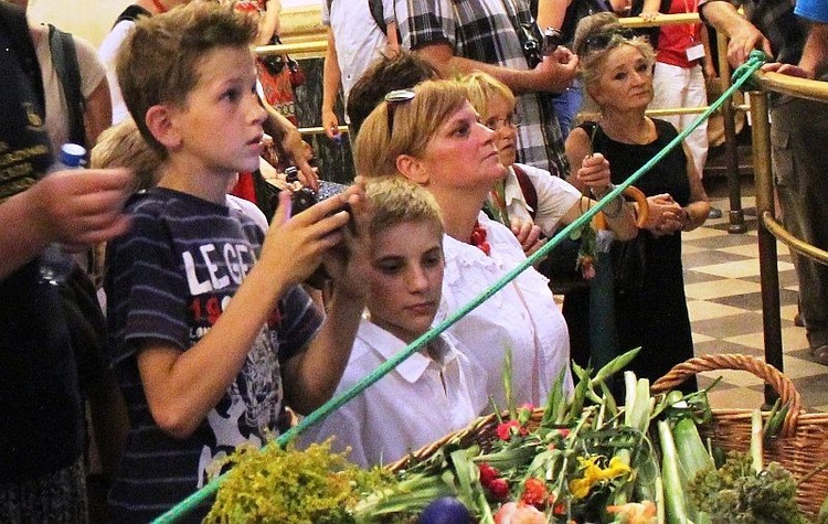 Pielgrzymi bielsko-żywieccy przed ikoną Matki Bożej Jasnogórskiej - cz. 2