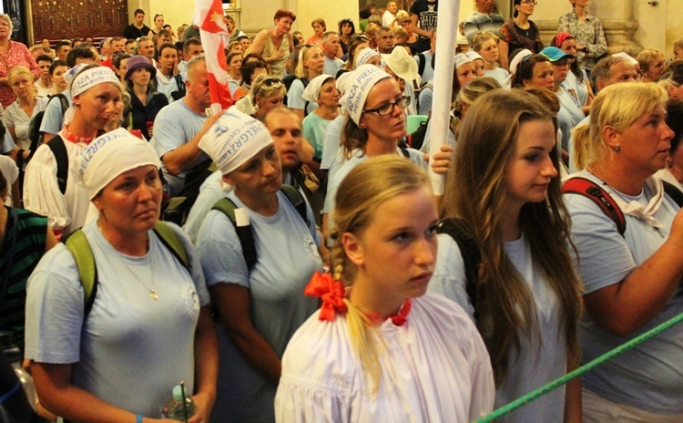 Pielgrzymi bielsko-żywieccy przed ikoną Matki Bożej Jasnogórskiej - cz. 2