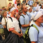 Pielgrzymi bielsko-żywieccy przed ikoną Matki Bożej Jasnogórskiej - cz. 2