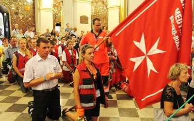 Pielgrzymi bielsko-żywieccy przed ikoną Matki Bożej Jasnogórskiej - cz. 2