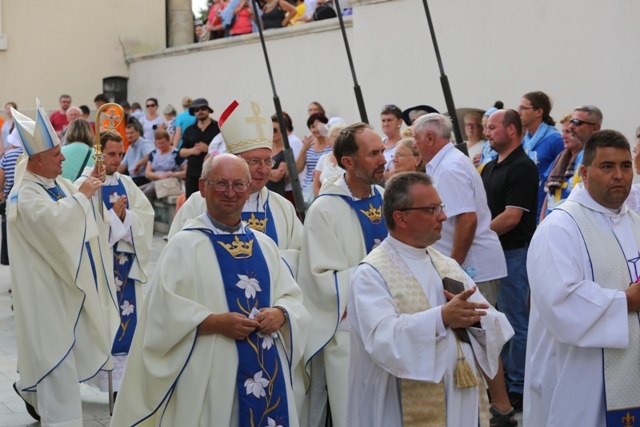 Młodzi pielgrzymi bielsko-żywieccy zawierzeni Maryi