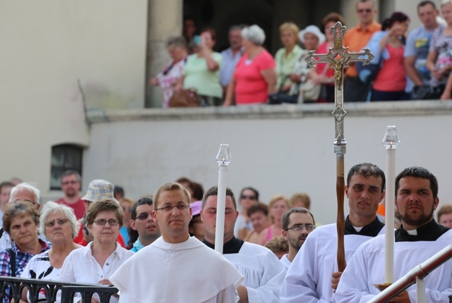 Młodzi pielgrzymi bielsko-żywieccy zawierzeni Maryi